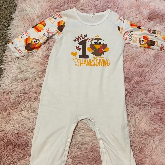 This is a SHEIN first thanksgiving long sleeve onesie. It buttons in the leg. - Picture 1 of 3